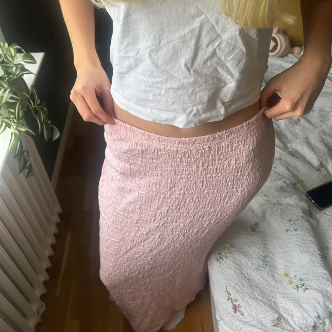 Ljusrosa långkjol med struktur