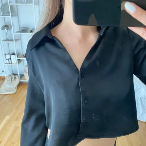 Satin skjorta - Kort shorta från zara