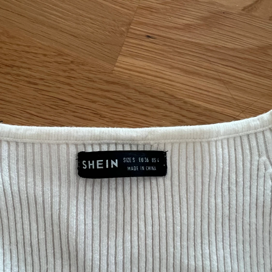 Vit ribbad topp från SHEIN - 1