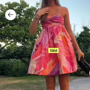 SÖKER! - Söker denna kläning från hm i s eller xs helst runt 300-400 kr hör jätte gärna av dig om du säljer💖
