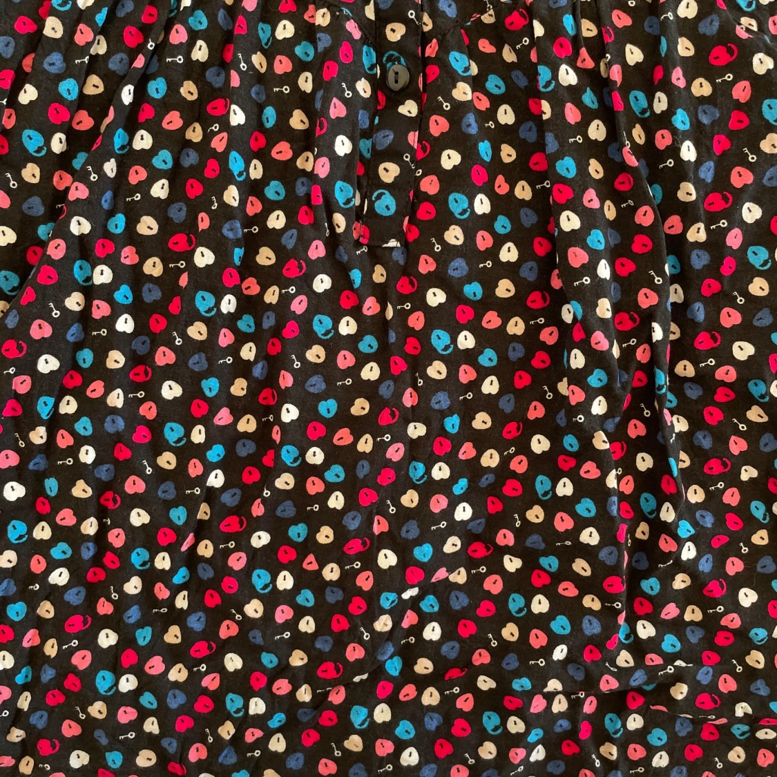 Svart kortklänning med hjärtmönster - 4