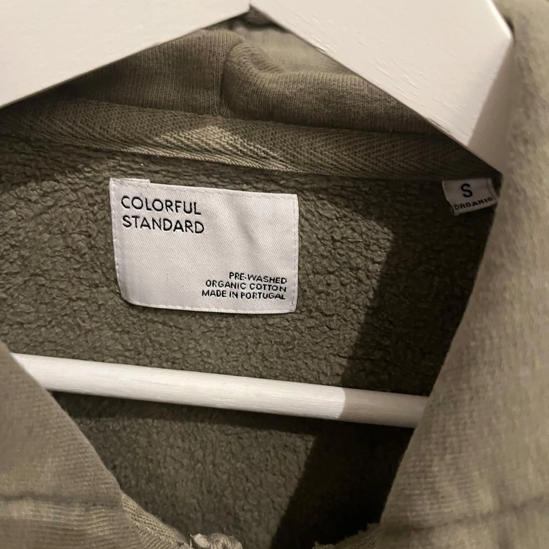 Olivgrön hoodie med dragkedja från Colorful Standard - 2