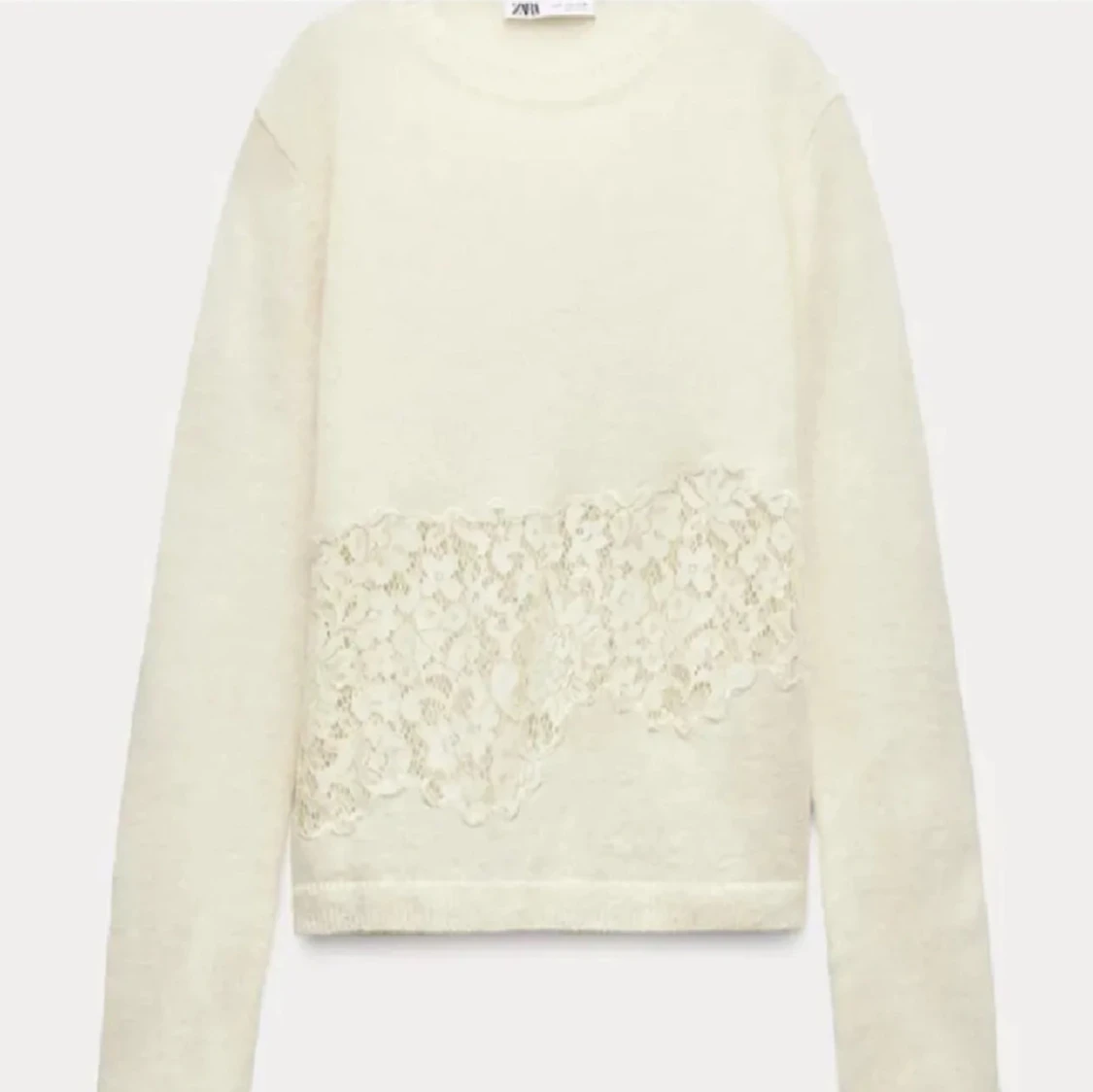 Stickad tröja med spets - 1