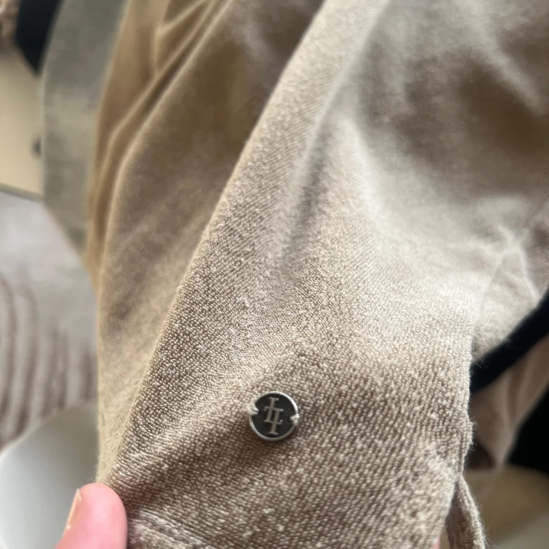 Beige pikétröja i frotté från Lagency - 3