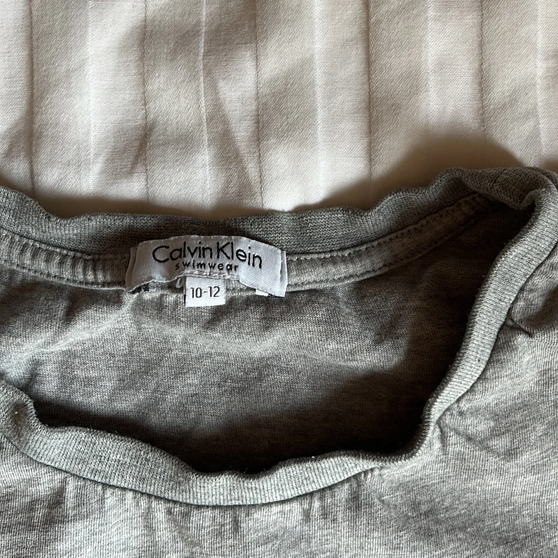 Grå t-shirt från Calvin Klein - 1