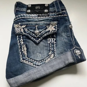 Söker miss me shorts, strl w28 - Söker ett par jeansshorts från miss me i w28-w27, alltså xs/xxs🫶🏻