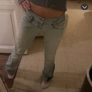 Ljusblå lågmidjade jeans - Säljer ett par ljusblå low waist bootcut diesel jeans. 💕