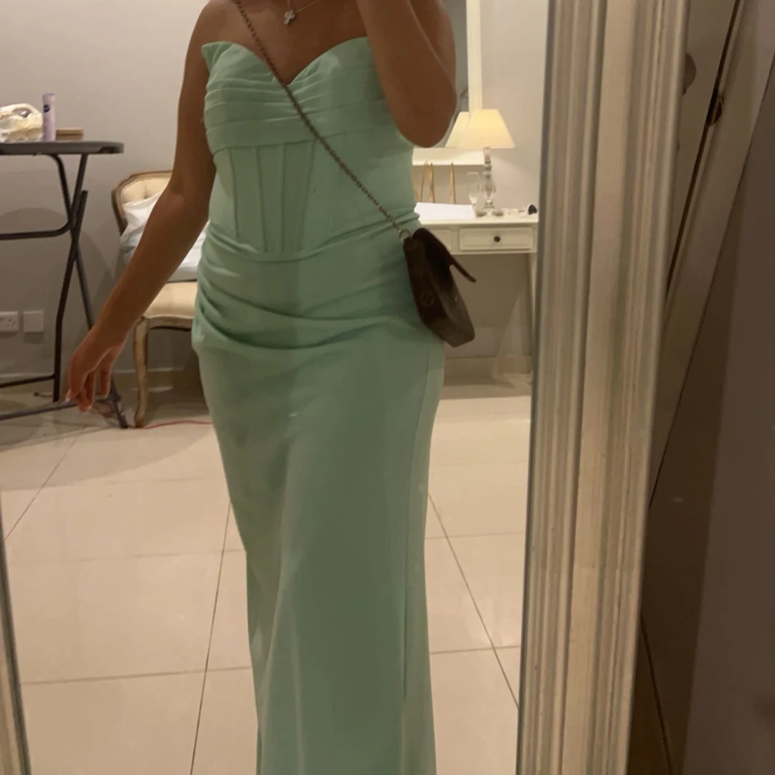 Mintgrön axelbandslös klänning - 1