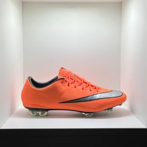 Nike Mercurial Vapor 10 - Nike Mercurial Vapor 10 ACC FG “Bright Mango” 🥭 , Skick- 9/10 (Defekt på högra skon)
