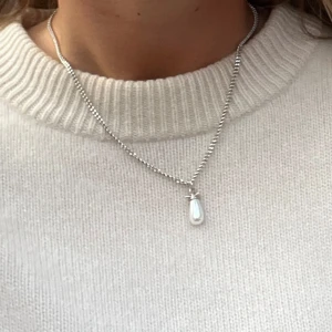 Maria Nilsdotter halsband! - Intresskoll på mitt fina halsband från Maria Nilsdotter i längd 45! Såå himla fint! Nyputsat❣️nypris är 2600kr