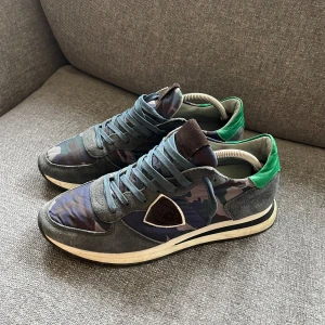 Philippe Model - Säljer ett par sköna trainers ifrån Philippe Model. Size 43, endast skorna. Hör av er vid funderingar!