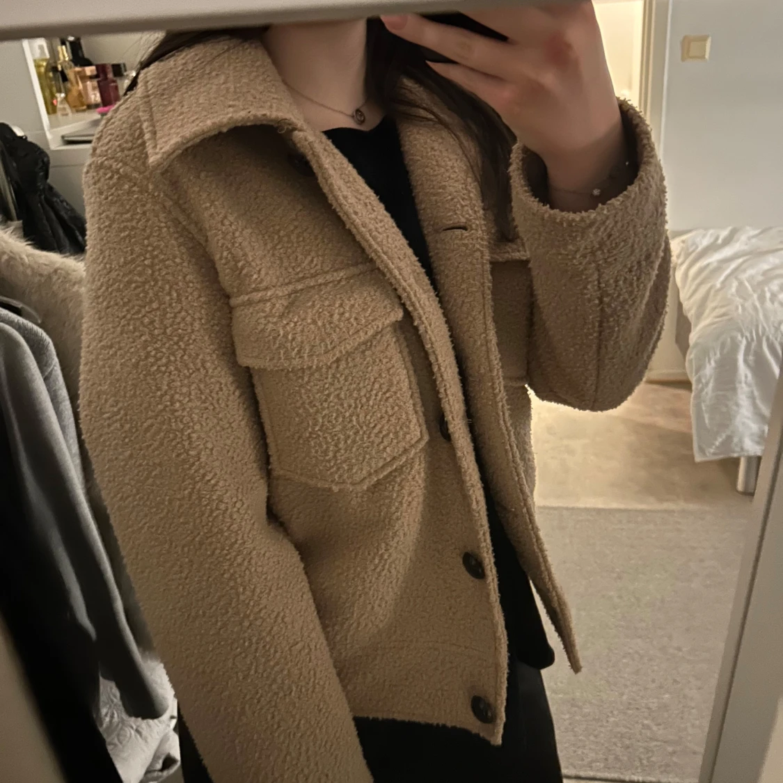 Beige teddyjacka med knappar - 1