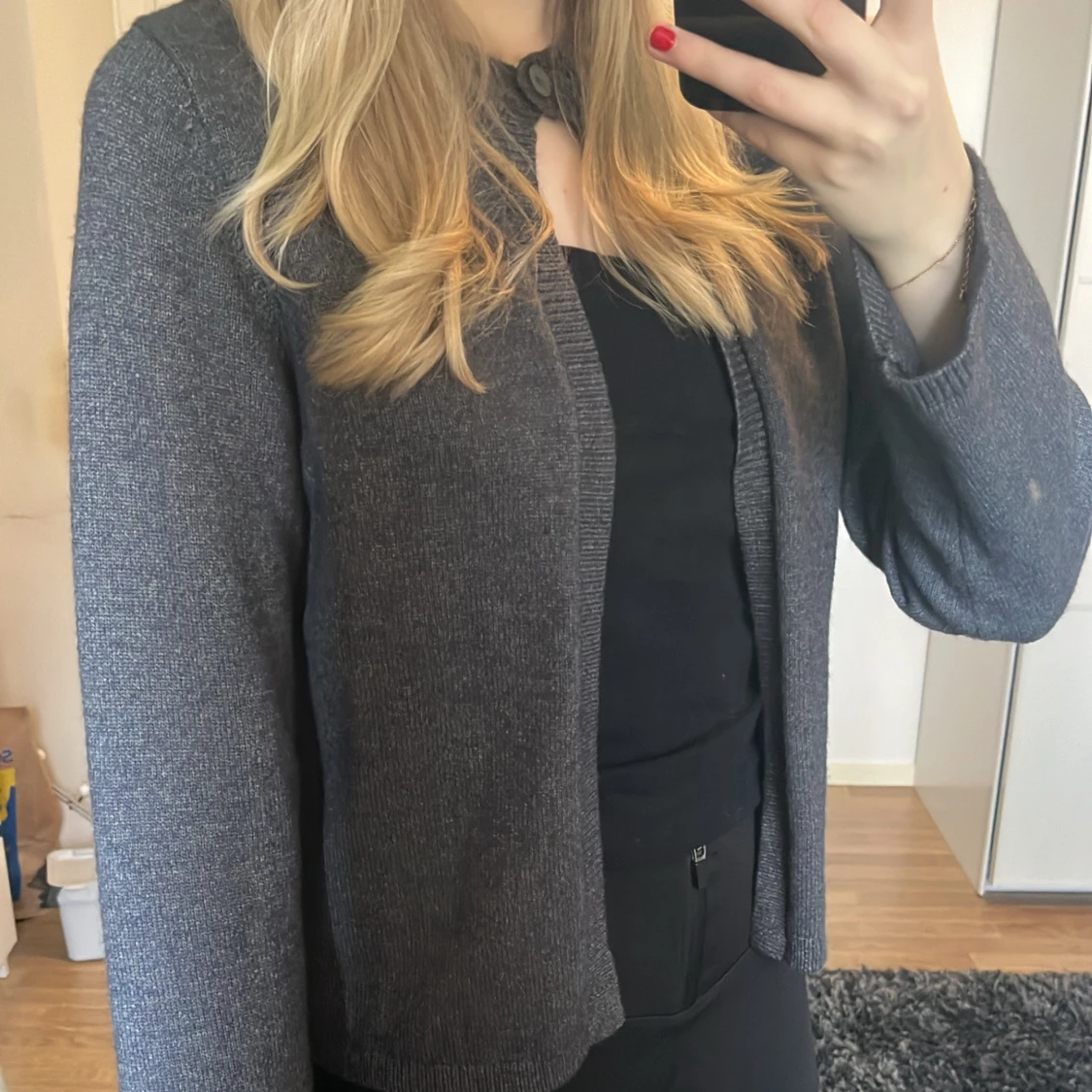 Mörkgrå kofta från Gina Tricot - 3