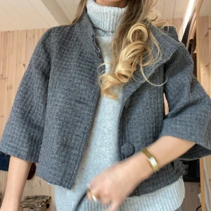 Trekvartsärmad kappa - Den är avklippt men inget man ser alls❤️❤️