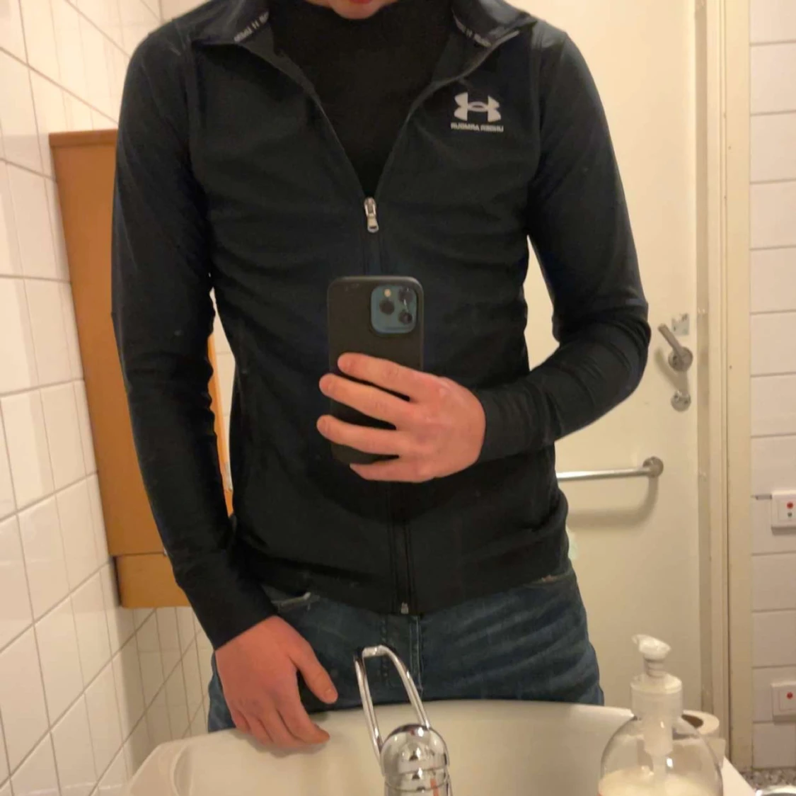 Svart jacka från Under Armour - 2