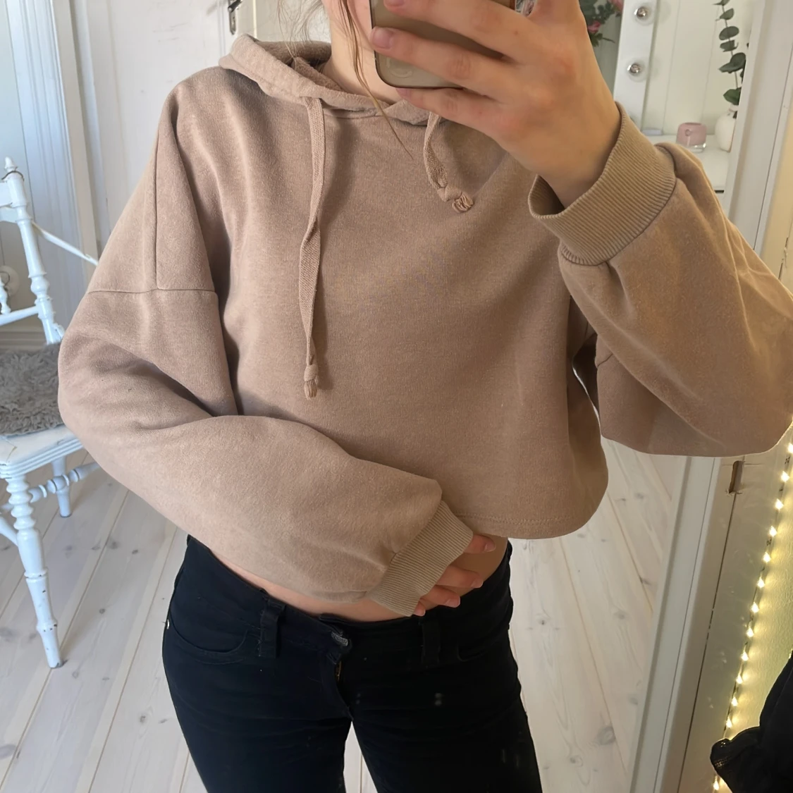 Beige croppad hoodie från Gina Tricot