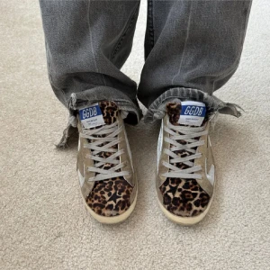 Golden goose skor - Sneakers från golden goose i storlek 36. Helt galet snygga och unika!! Sjukt bra skick