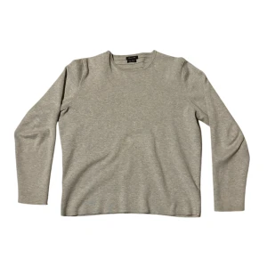 Grå tröja från Massimo Dutti - Skit snygg sweatshirt från MassimoDutti i cotton och cashmere. Skön passform! Inga defekter! Vid fler frågor tveka inte att höra av dig.