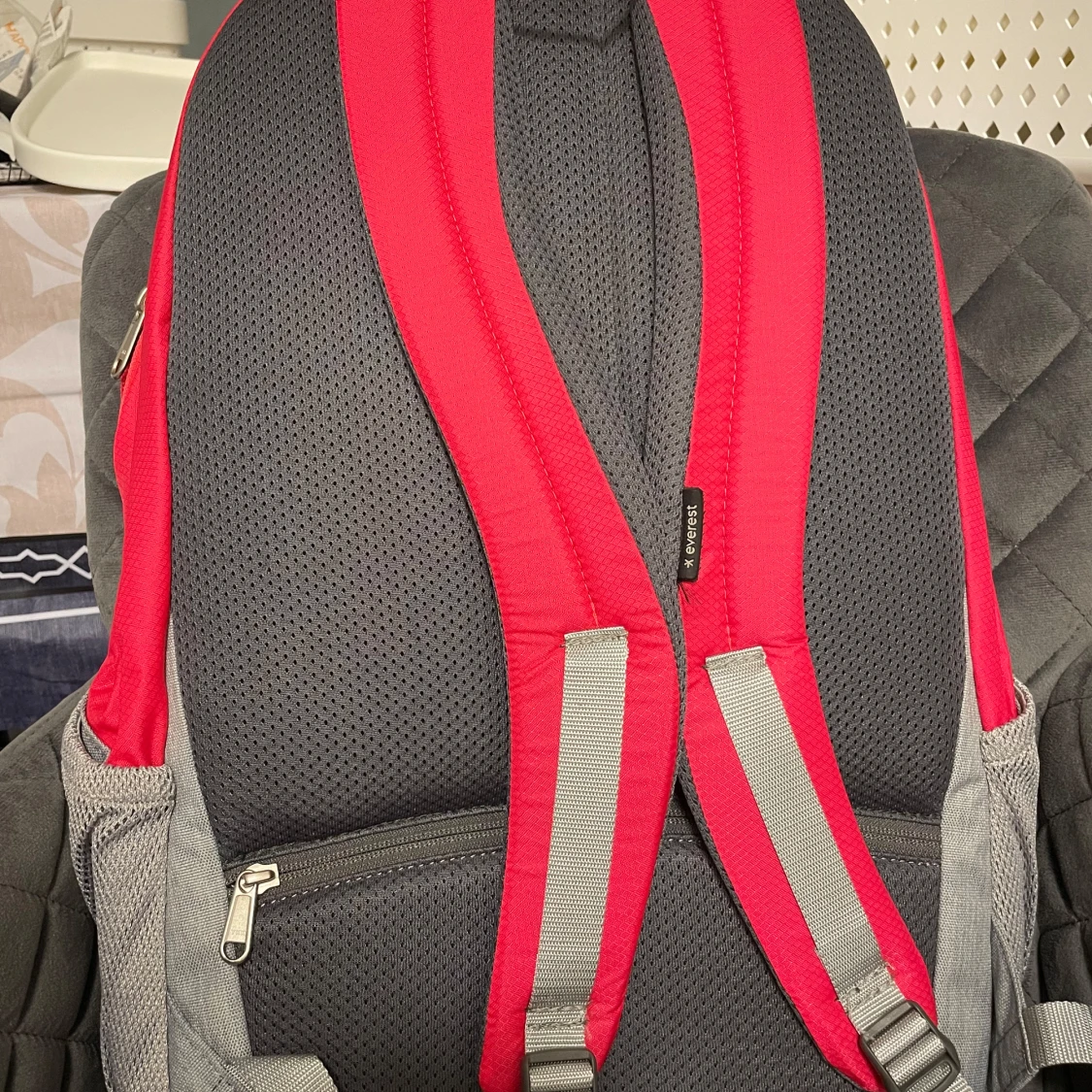 Grå och röd ryggsäck från Everest - 1