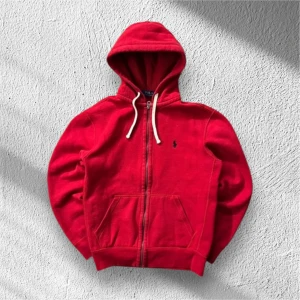 Polo Ralph Lauren Zip Hoodie - Polo Ralph Lauren i storlek L, väldigt fint skick. Dm för frågor eller fler bilder!✌️