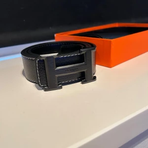 Bälte och plånbok  - Aldrig använt skriv vid frågor flera bilder kan jag skicka kom privat så löser vi det !🤗 Vid snabb affär kan jag sänka pris !