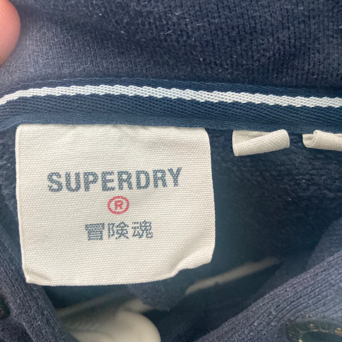 Mörkblå hoodie från Superdry - 2