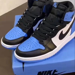 Air Jordan 1 Retro High OG University Blue - Nya med låda. Storlek 41