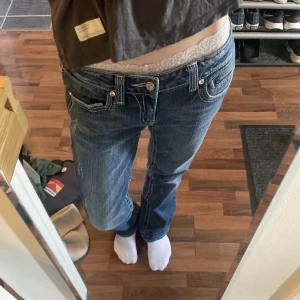 miss me jeans  - skit snygga miss me jeans som tyvärr inte passar längre 🥰skulle säga att de passar en 36a perfekt 