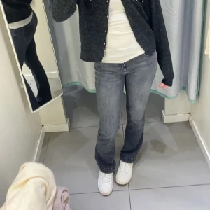 LTB jeans - säljer mina jättefina LTB jeans som jag köpte här på Plick, men jag trivs ej i hur de sitter på mig💞 använda fåtal gånger 