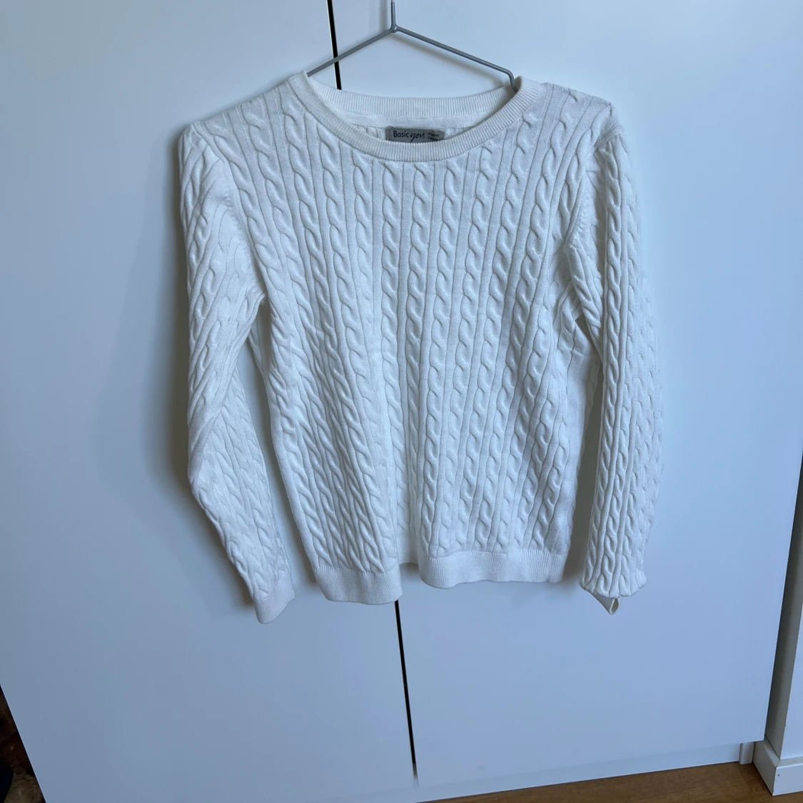 Vit stickad tröja från Basic You - 2