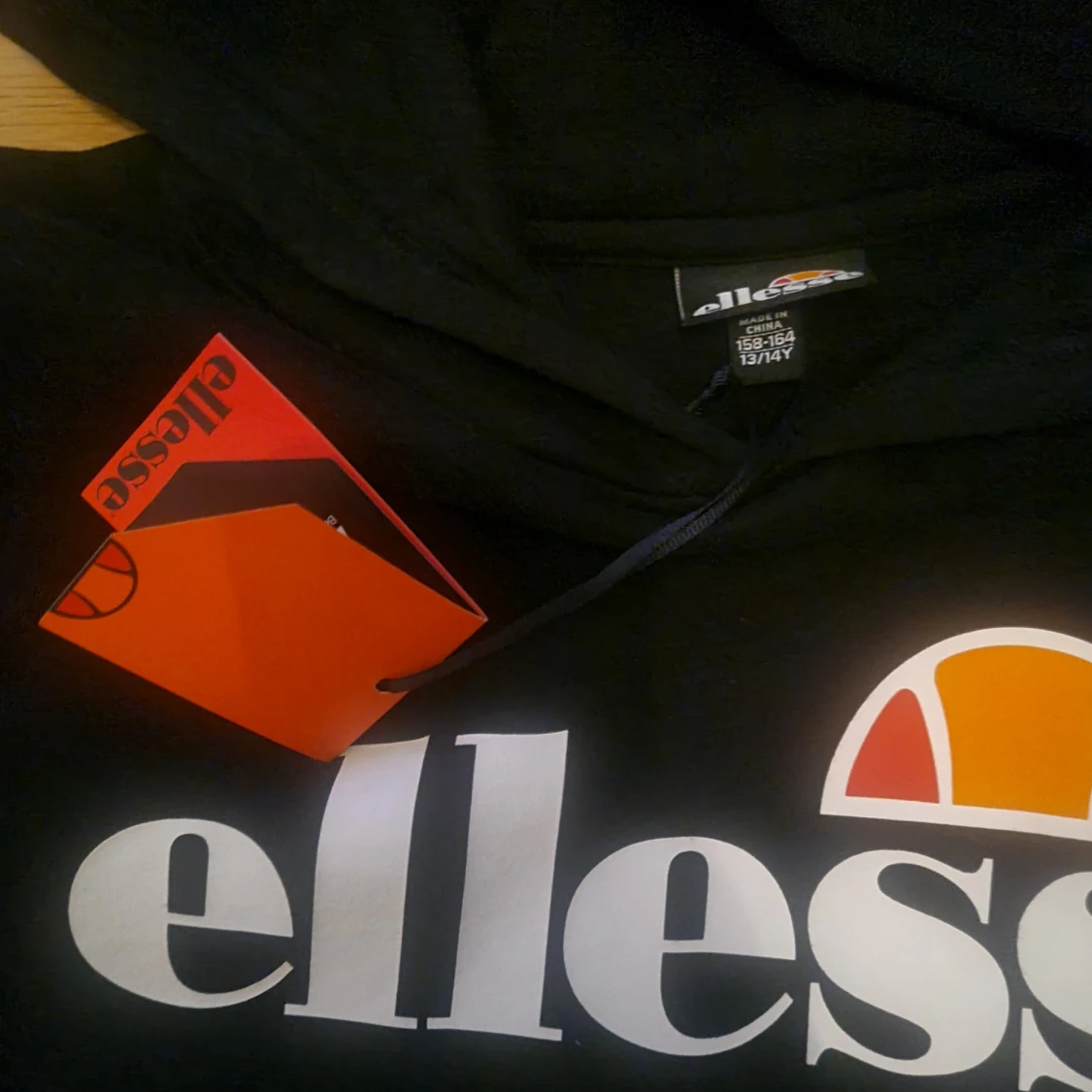 Svart hoodie från Ellesse - 3