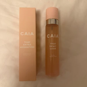 Settingspray  - En helt oöppnad that extra hydration, och även en that dewy look med ungefär hälften kvar i från Caia. Säljer då de tyvärr inte kommer till användning. Nypris för en är 245 på hemsidan!