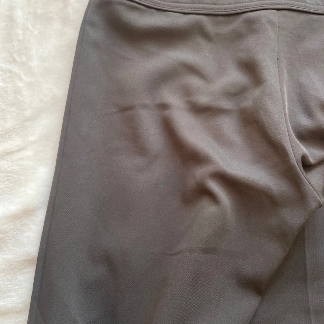 Medelhöga kostymbyxor från South - 4