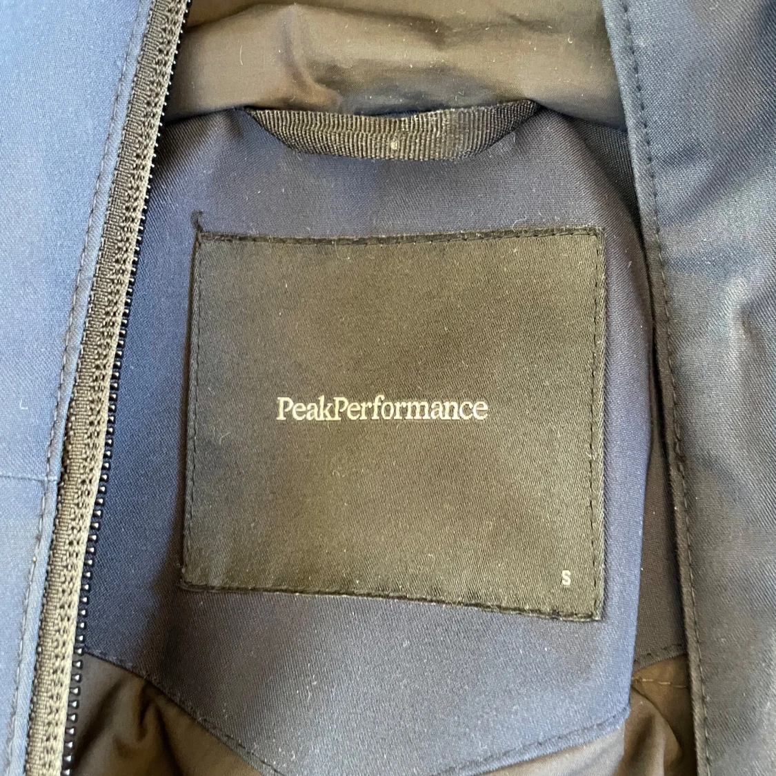 Blå Peak Performance jacka - 2