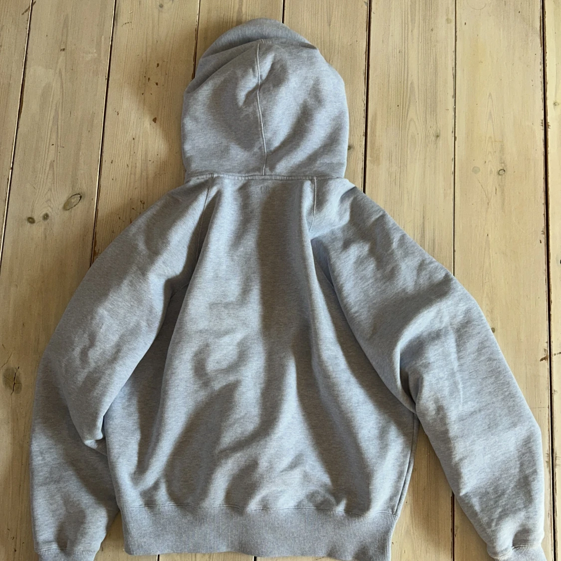 Grå hoodie från Ami - 4