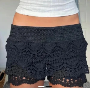 Spets shorts - Svarta spets shorts i storlek xs/s