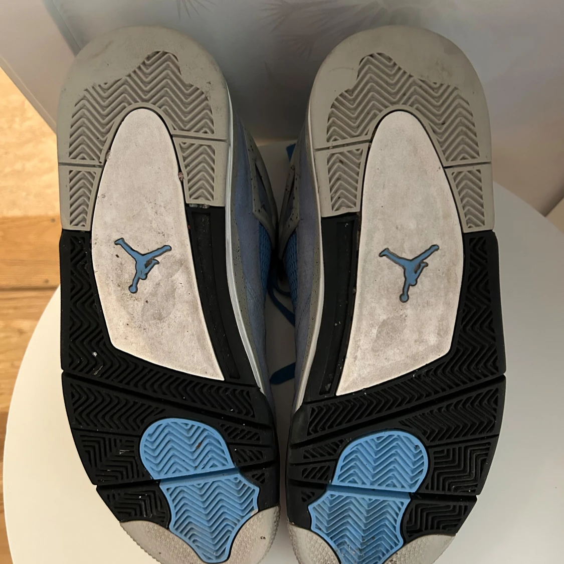 Nike Air Jordans 4 i blå mocka  - 3