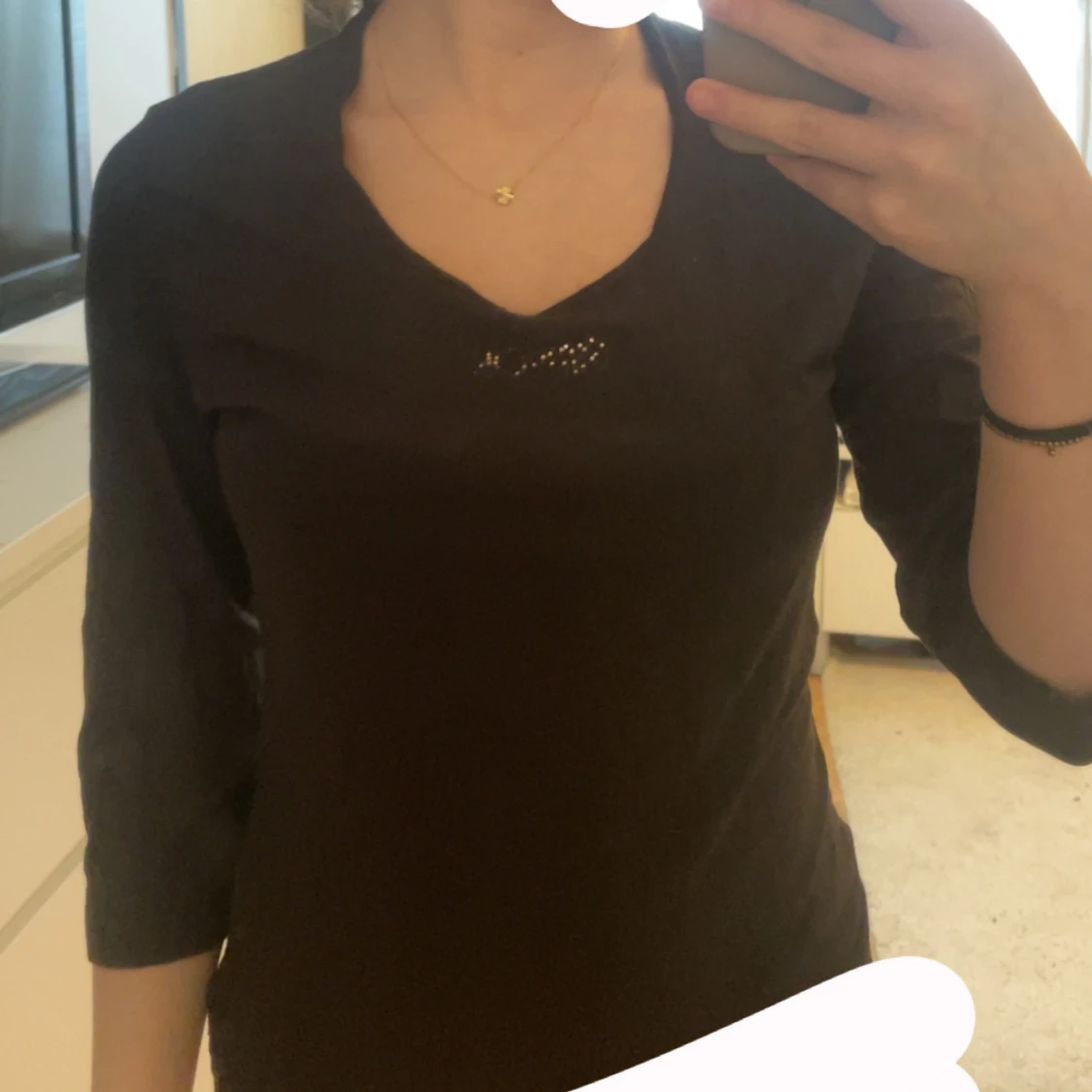 Brun långärmad topp med strassdetalj, - 1