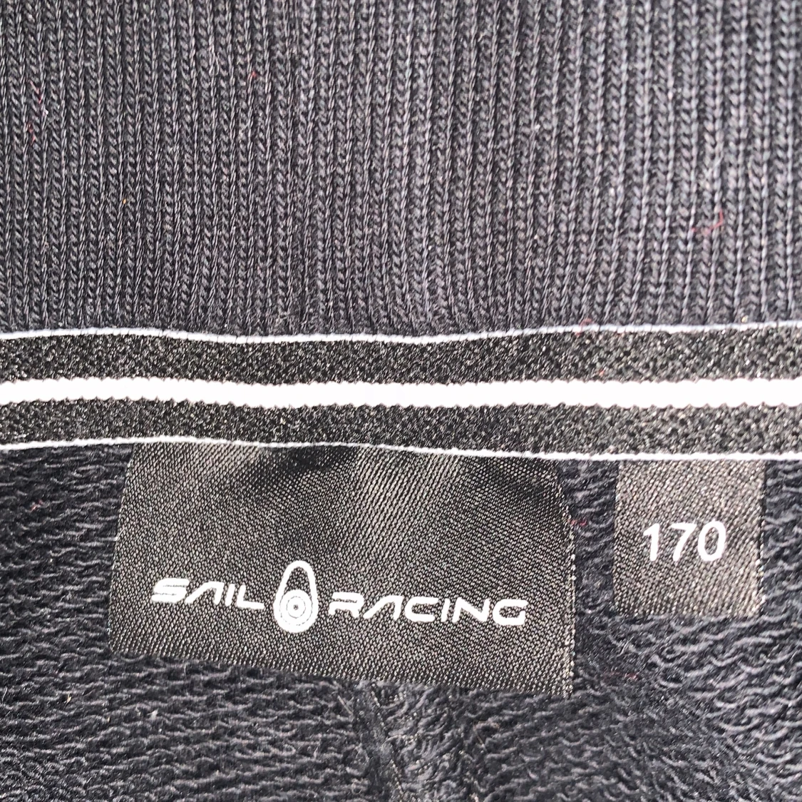 Svarta shorts från Sail Racing passar bra till sommaren  - 3