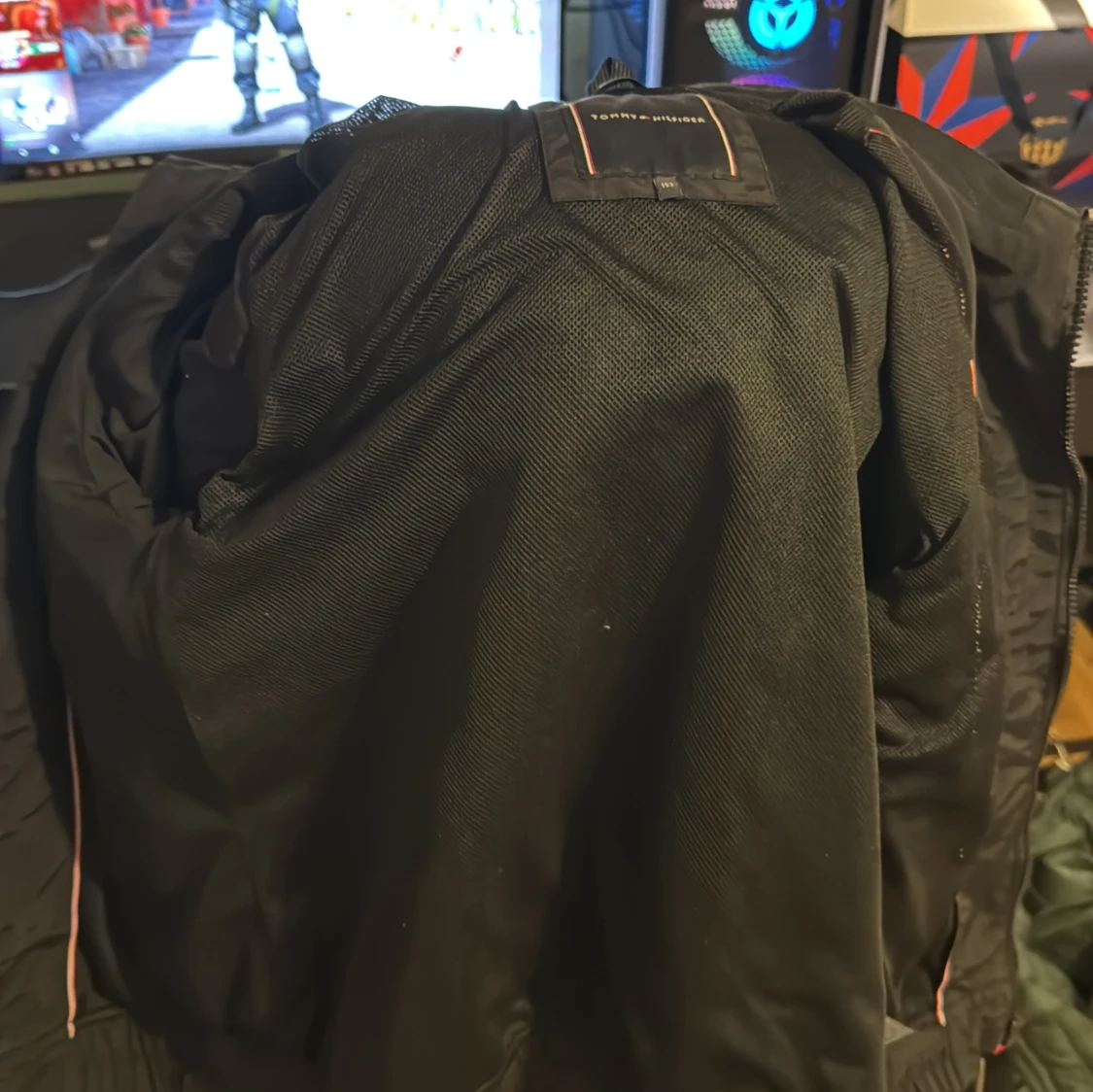 Svart vindjacka från Tommy Hilfiger - 2