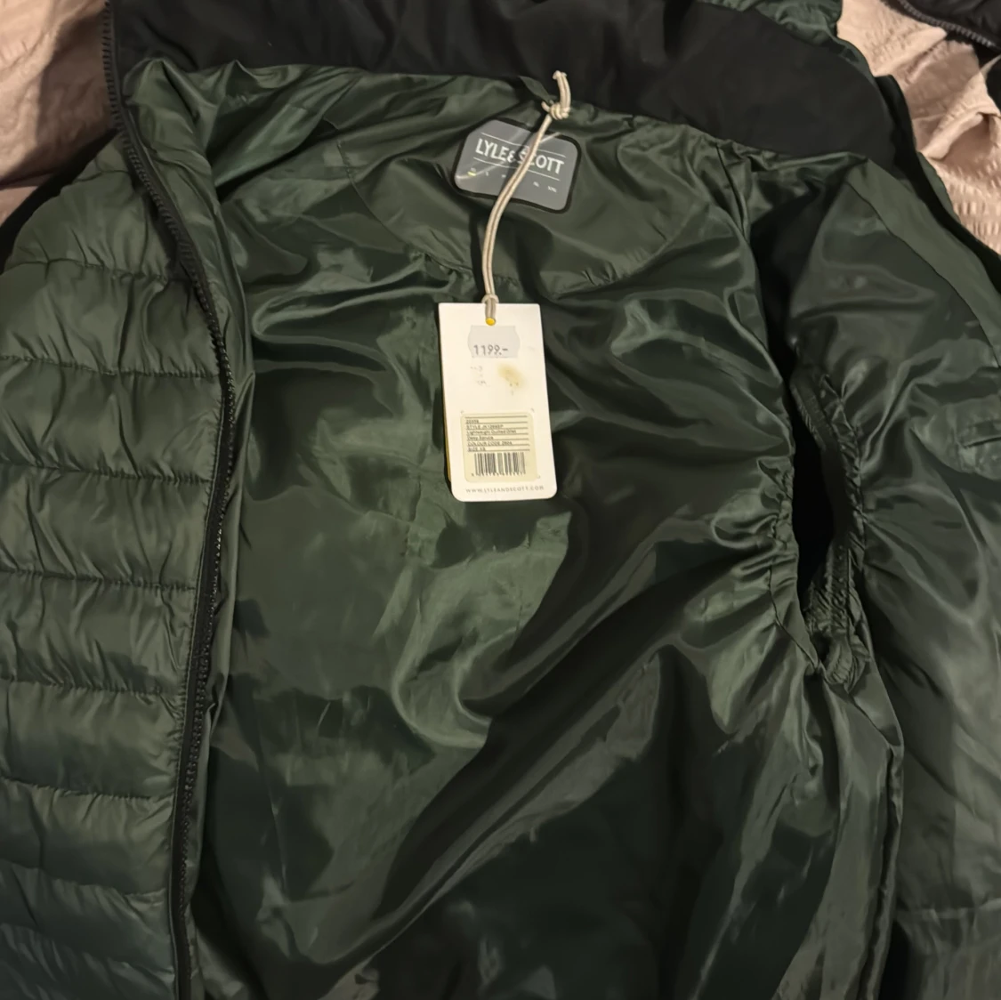 Grön quiltad väst från Lyle & Scott