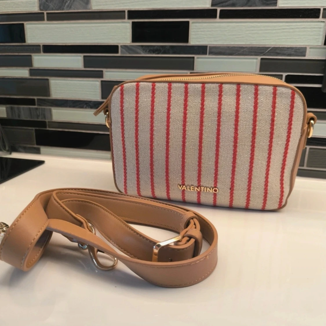 Randig axelväska från Valentino