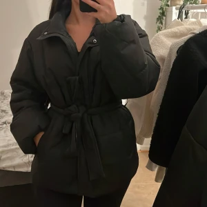 Pufferjacka NA-KD - Använd fåtal gånger🌸nypris var 799kr.