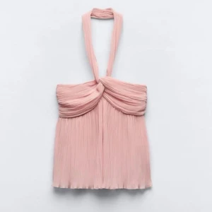 Halterneck top från zara - Jätte gulligt halterneck top från zara i Storlek S, endast testat sälja då den inte passade.