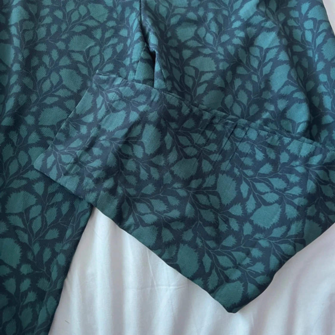 Mörkgröna mönstrade byxor från 365 - 2