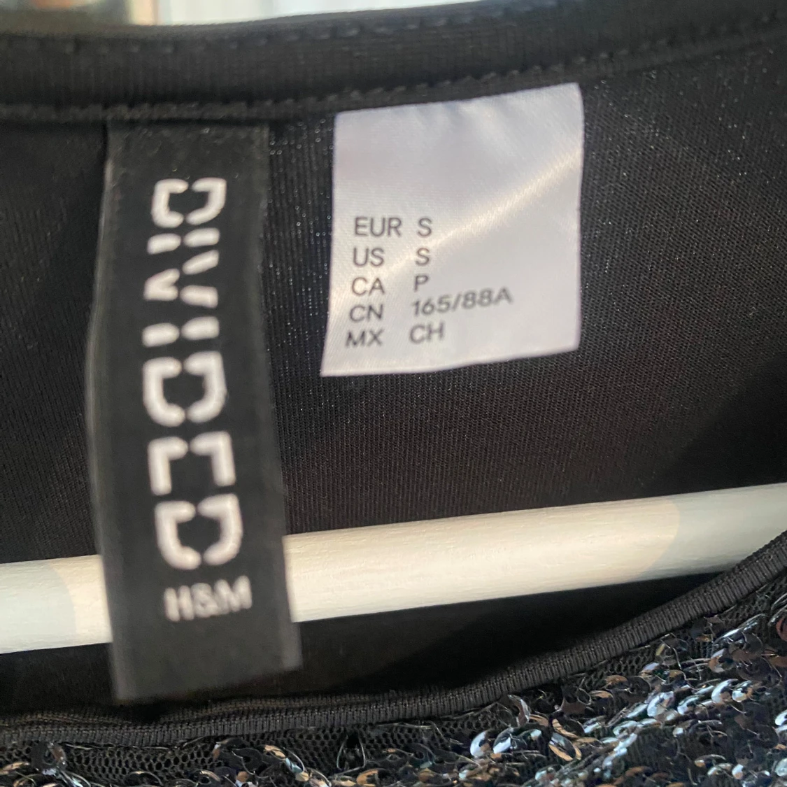 Svart glittrig paljettopp från H&M - 2