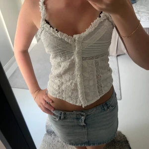 Vit Zara linne - Supersöt vit linne ifrån Zara!! 🥰🥰storlek XS