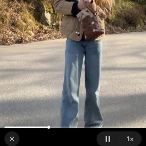 IMOO JEANS FRÅN MONKI - Jätte populära IMOO från monki, väldigt bra skick. Nypris 500 kr. Skriv för mer bilder och priset kan diskuteras 😊