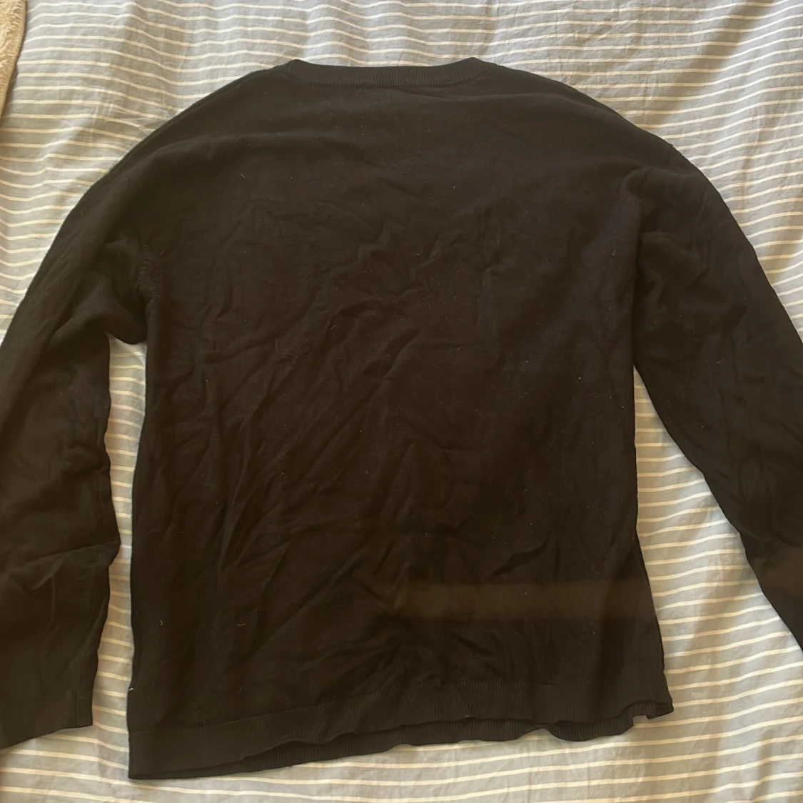 Svart stickad tröja - 1