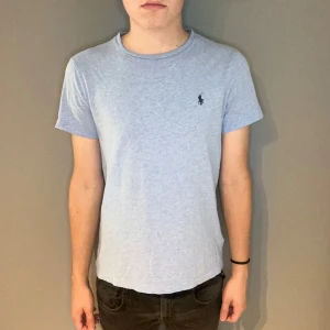 Polo Ralph lauren T-shirt  - Polo Ralph Lauren T-shirt | storlek s | skick 10/10 | fraktar via valfrit ombud på köpets bekostnad | hör av dig vid funderingar 